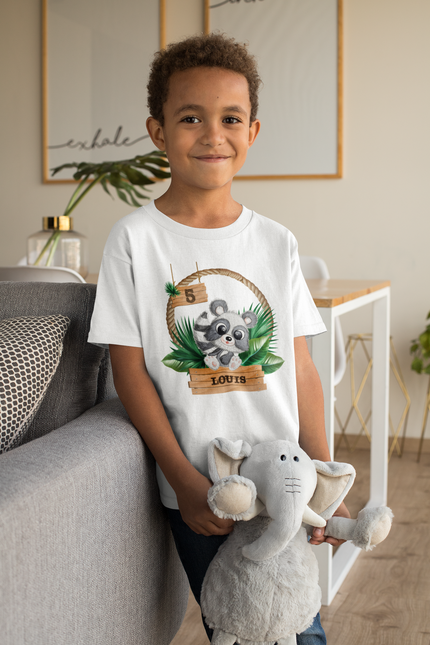 Kids Premium Shirt -Jungle Design mit niedlichen Waschbär Motiv - personalisiert